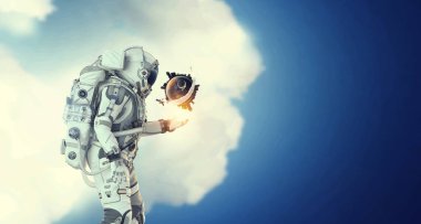 Uzay Adamı ve görevi. Karışık ortam