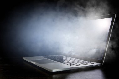 Dizüstü sorunu veya sonu. Karışık teknik