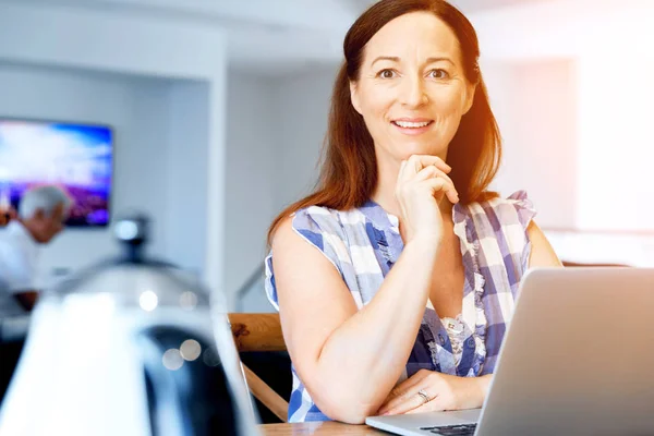 Mature beautiful woman working on her laptop — Stock Photo, Image