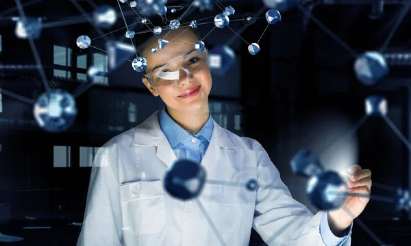 Scientifique attirant en laboratoire. Techniques mixtes — Photo