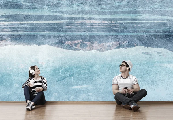 Gençler müzik dinle. Karışık teknik