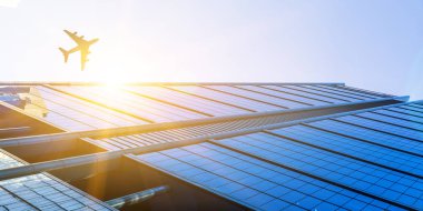 Uçak iş şehir üzerinde