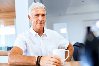 Yakışıklı bir üst düzey adam kapalı portresi