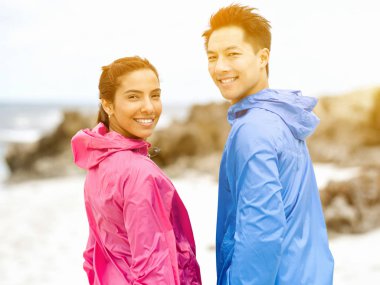 Ayakta Plajı'nda genç Çift