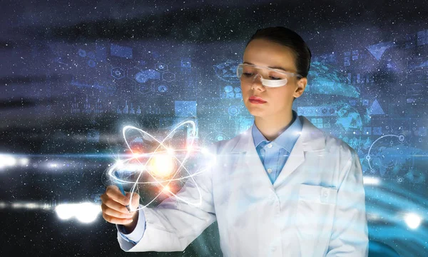 Tecnologías innovadoras en ciencia y medicina. Medios mixtos — Foto de Stock