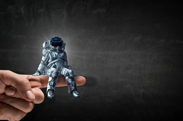 Üstünde parmak uzay adamı. Karışık teknik — Stok fotoğraf