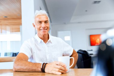 Yakışıklı bir üst düzey adam kapalı portresi