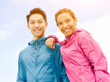 Ayakta Plajı'nda genç Çift