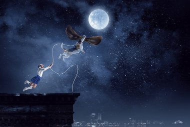 Neşeli kız ve köpek. Karışık teknik