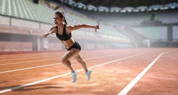 Sportovkyně běžecký závod. Kombinovaná technika — Stock fotografie