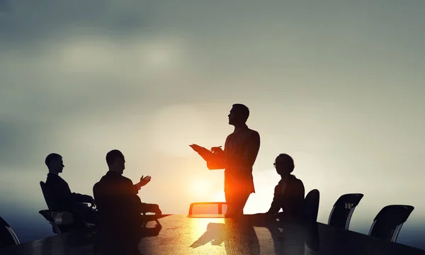 Conceito de trabalho em equipe de negócios. Meios mistos — Fotografia de Stock