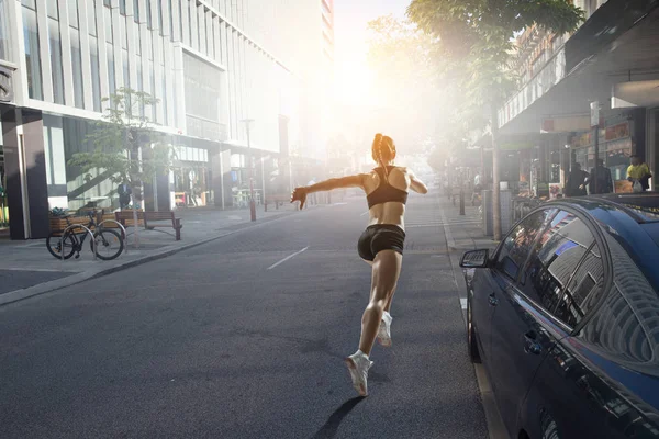 Sportovkyně běžecký závod. Kombinovaná technika — Stock fotografie