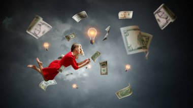 Kadın havada uçmak ve telefon kullanın. Karışık teknik