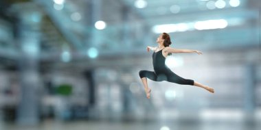 Jimnastikçi kız olarak atlama karışık teknik