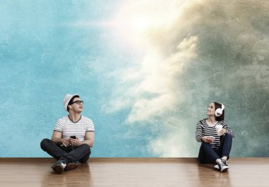 Gençler müzik dinle. Karışık teknik