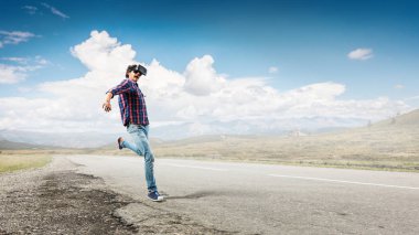 Sanal gerçeklik deneyin. Karışık teknik