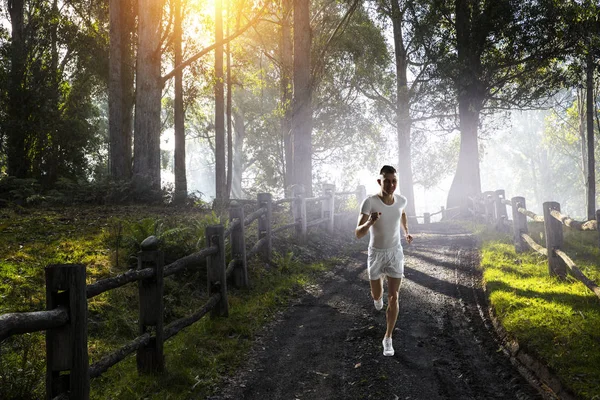 Sporcu çalışan yarış. Karışık teknik