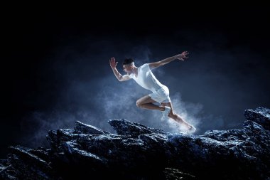 Sporcu çalışan yarış. Karışık teknik