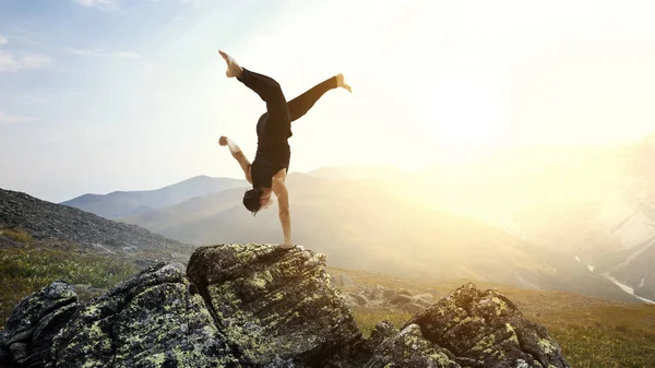 Extreme Yoga-Praxis. Gemischte Medien — Stockfoto