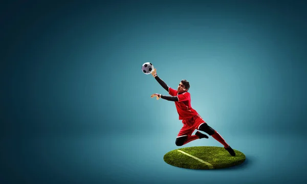 Ποδοσφαιριστής σε στρογγυλό βάθρο. Μικτή τεχνική — Φωτογραφία Αρχείου