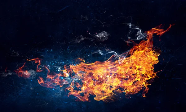 Яркий огонь — стоковое фото