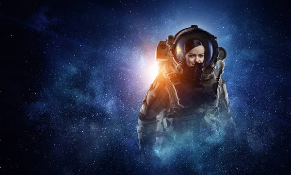Uzay giysisi içinde çekici kadın — Stok fotoğraf