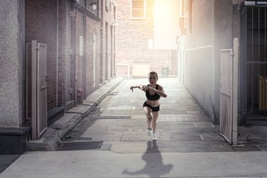 Sporcumuz çalışan yarış. Karışık teknik