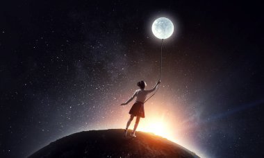 Kız ay tutar. Karışık teknik