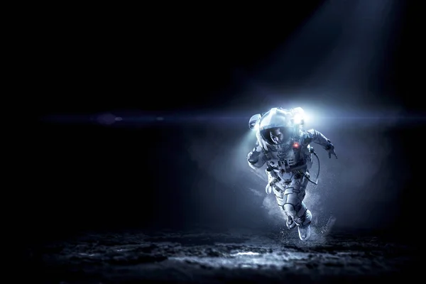 Űrhajós futás gyorsan. Vegyes technika — Stock Fotó
