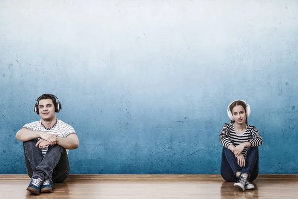 Teenagers listen music . Mixed media — Stock Photo, Image
