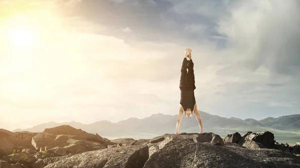 Práctica extrema de yoga. Medios mixtos — Foto de Stock