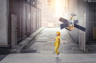 Bir gün kız uzaya gidecek. Karışık teknik