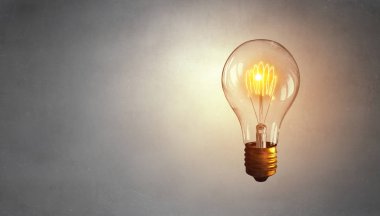 Parlayan ampul simgesi için başarı düşünce olarak
