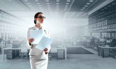 Açık plan ofisleri. Karışık teknik