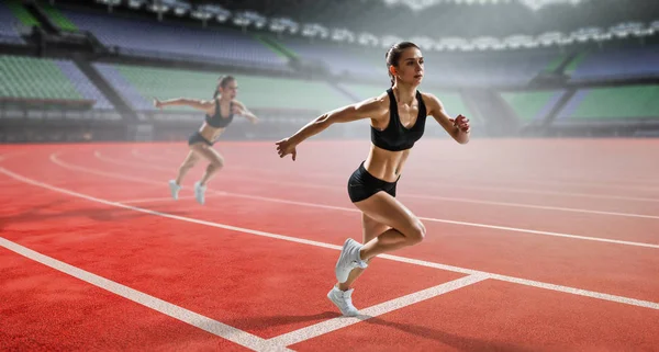 Femme sportive course à pied. Techniques mixtes — Photo