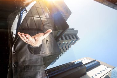 İşadamı ile açılan palmiye