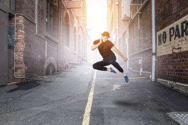 Onun dünya danstır. Karışık teknik