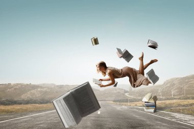 Ne zaman okuma, dış görev alır. Karışık teknik