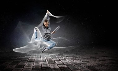 Dans tutkusu olduğunu