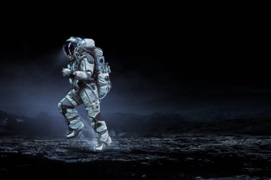 Hızlı çalışan uzay adamı. Karışık teknik