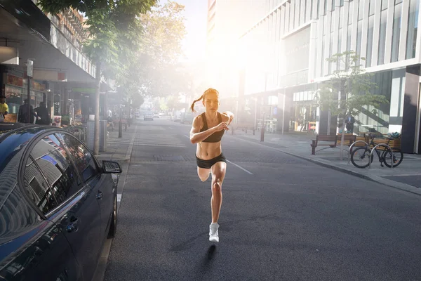 Sportovkyně běžecký závod. Kombinovaná technika — Stock fotografie