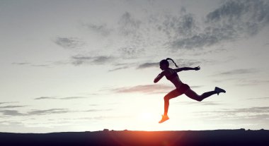 Koşmak sporcumuz yarışı. Karışık teknik