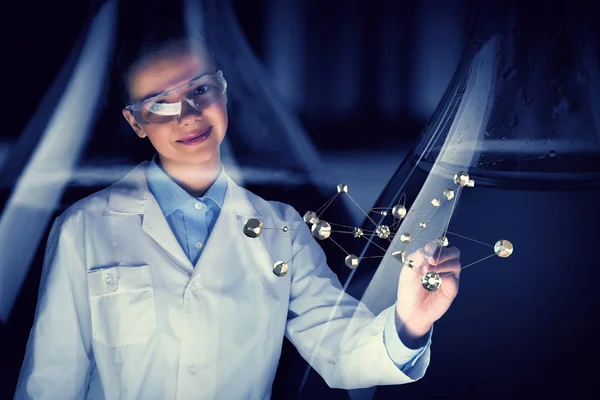 Cientista atraente em laboratório. Meios mistos — Fotografia de Stock