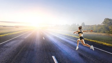 Genç sporcu kadın. Karışık teknik