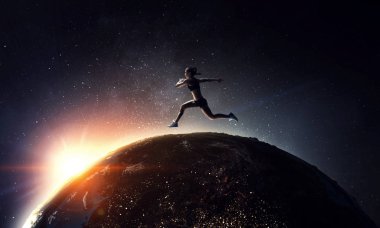 Koşmak sporcumuz yarışı. Karışık teknik