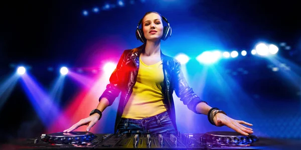 Female dj in nightclub. Mixed media — Stock Photo, Image