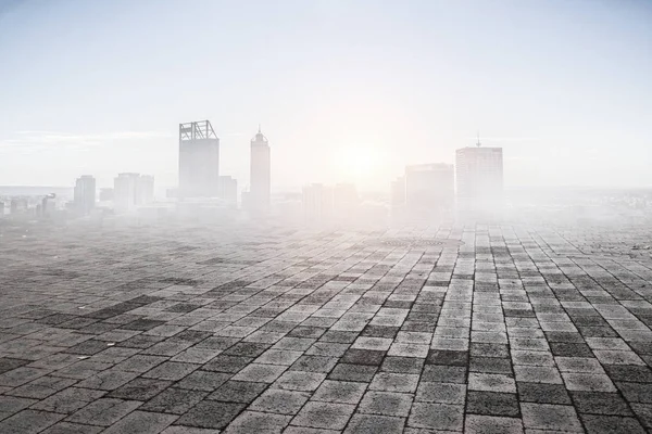 霧の近代的な都市。ミクスト メディア — ストック写真
