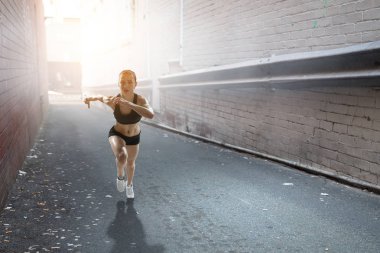 Sporcumuz çalışan yarış. Karışık teknik