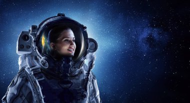 Astronot öncü araştırma yapıyor. Karışık teknik