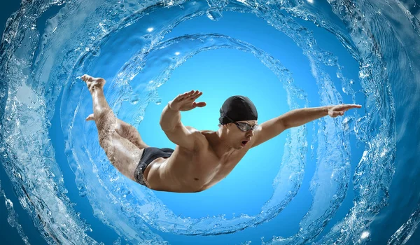 Schwimmer bei Wettkämpfen. Gemischte Medien — Stockfoto